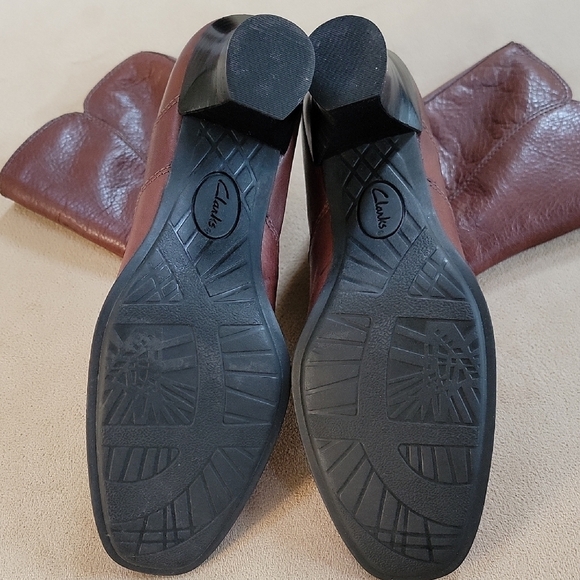 Clarks Brown Leather Ankle Boots With Buckle Size 6.5 EUC - Picture 6 of 9